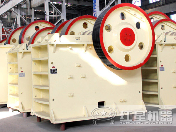 每個(gè)小時(shí)十幾噸產(chǎn)量的破碎機(jī)有哪些型號(hào)？有沒有詳細(xì)的價(jià)格表