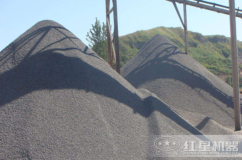 制砂生產(chǎn)線(xiàn)出來(lái)的細(xì)沙